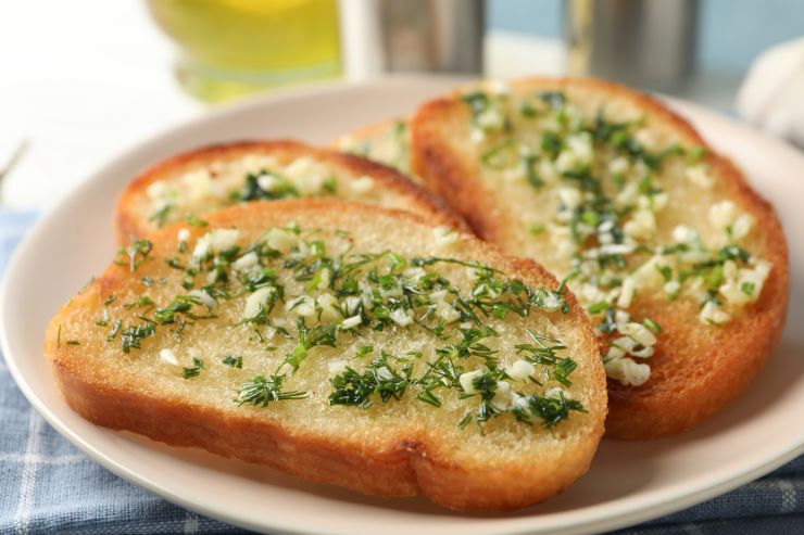 plate-with-toasted-garlic-bread-on-white-backgroun-2021-09-02-21-36-52-utc.jpg