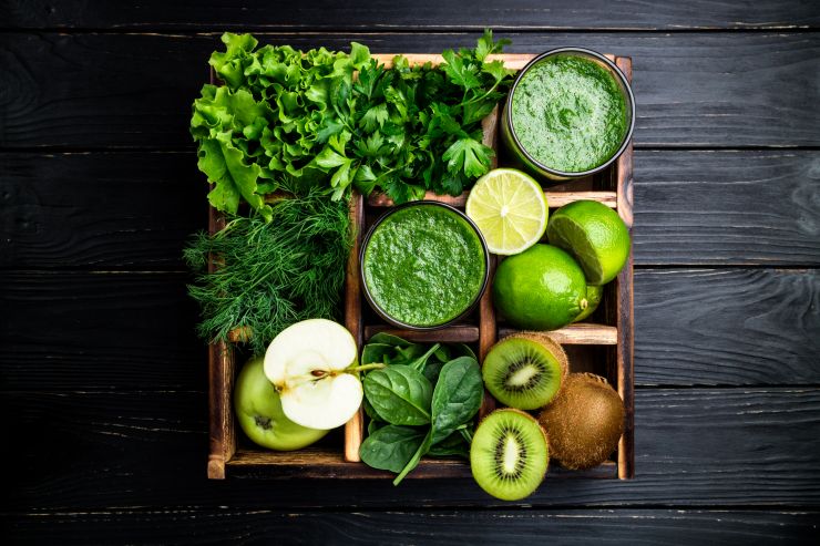 green-smoothie-on-dark-wooden-background-healthy-2022-01-29-05-45-51-utc.JPG