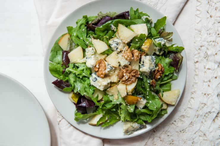 green-salad-with-pears-blue-cheese-walnuts-2021-08-27-10-37-03-utc.jpg