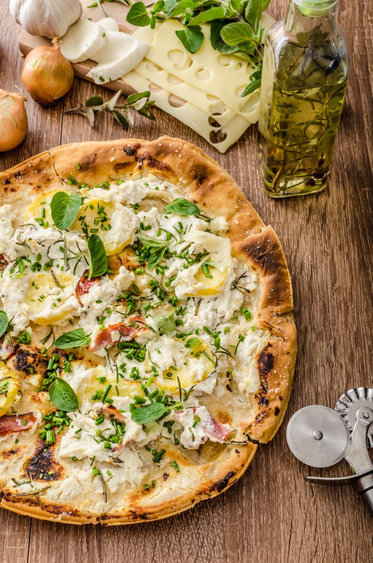 pizza-bianco-with-rosemary-and-pancetta-2021-10-21-04-28-26-utc.jpg