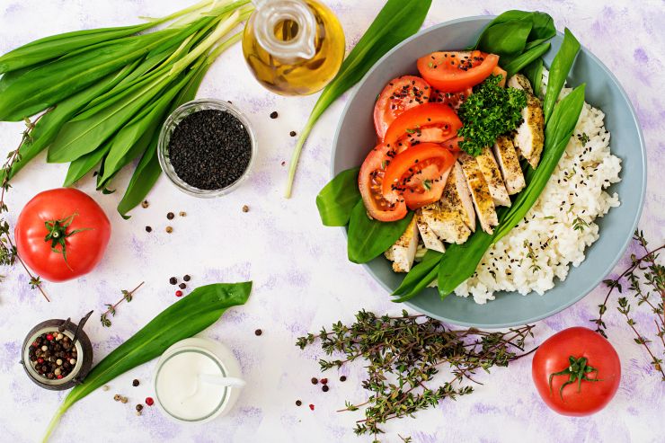 healthy-salad-with-chicken-tomatoes-wild-garlic-2021-08-26-23-06-52-utc.jpg