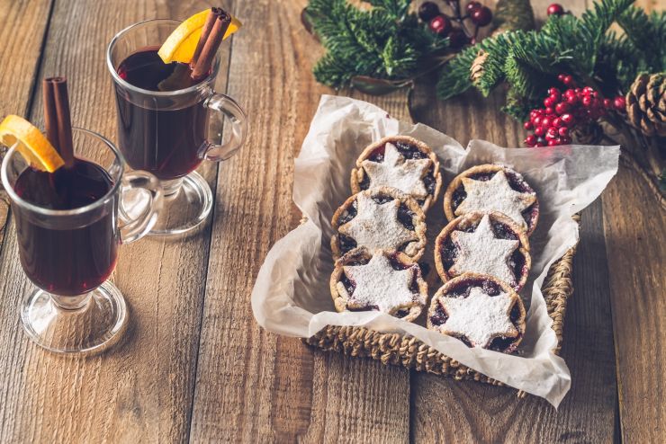 mince-pies-with-mulled-wine-2021-08-26-17-15-47-utc.jpg