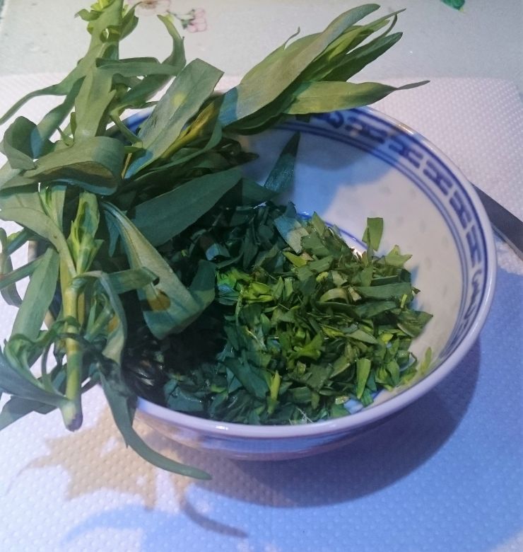 Tarragon chopped edited.jpg