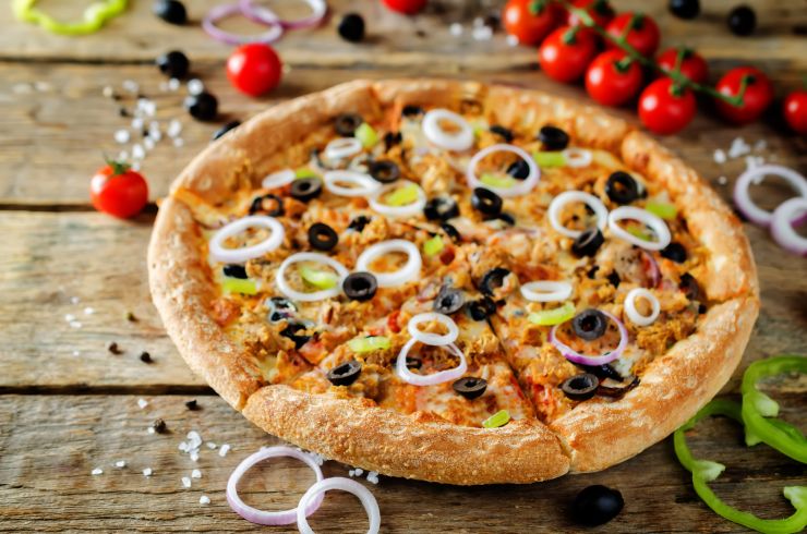pizza-with-tuna-olives-green-pepper-and-red-onio-2021-09-01-04-34-02-utc.jpg