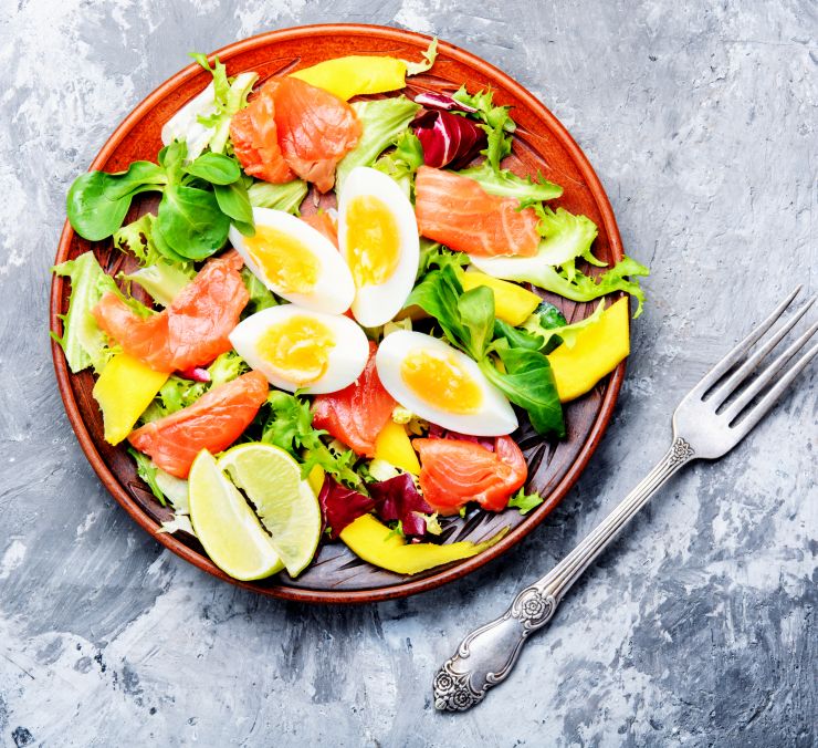 lettuce-salad-with-salmon-2021-08-26-15-51-01-utc.jpg